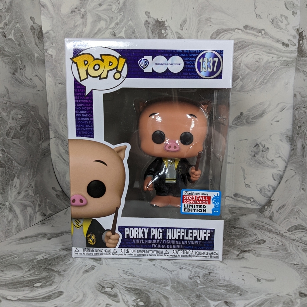 Funko Pop Disney 100 Porky Pig in Hufflepuff Robes